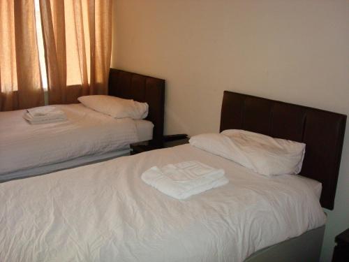 Habitación Doble Económica con baño compartido - 2 camas del hotel Forest Gate. Foto 1