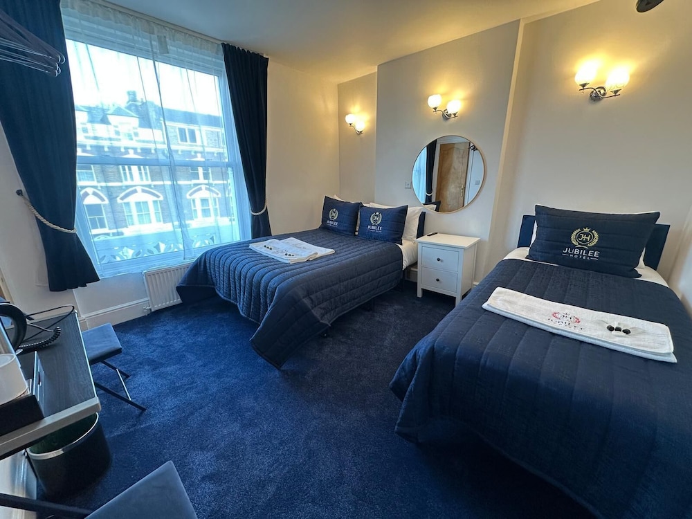 Habitación Triple del hotel Jubilee Kensington. Foto 1