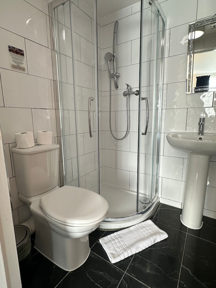 Habitación estándar doble del hotel Jubilee Kensington. Foto 1