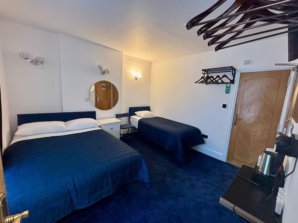 Habitación triple del hotel Holland Inn. Foto 5