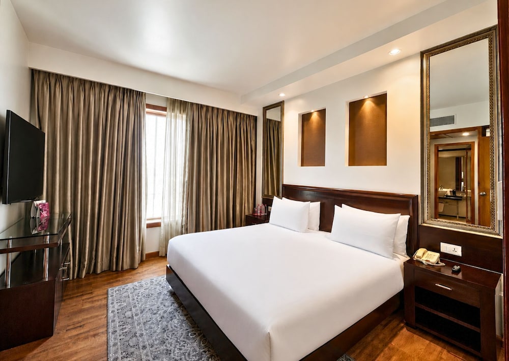 Suite, 1 cama doble, no fumadores del hotel Ramada By Wyndham Jaipur. Foto 6