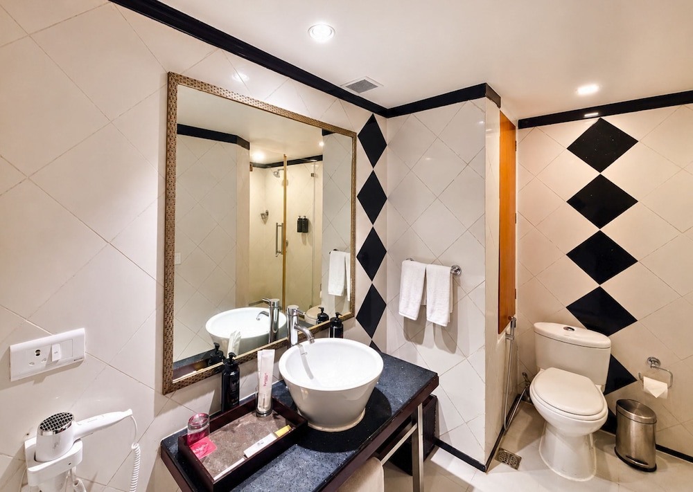 Habitación accesible con camas individuales del hotel Ramada By Wyndham Jaipur. Foto 5