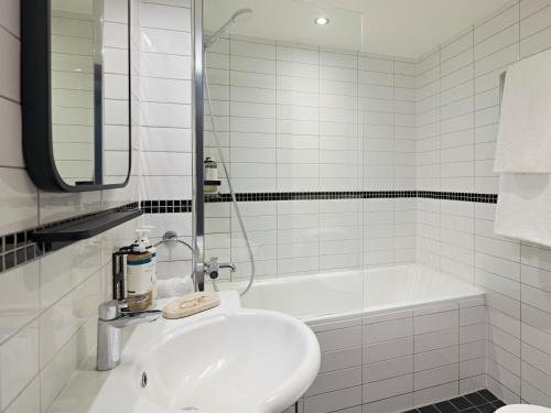 Habitación mediana del hotel Numa London Bloomsbury. Foto 1