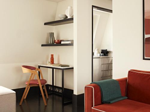 Extra Large Studio Sofa Bed and Shared Terrace del hotel Numa London Bloomsbury. Foto 1