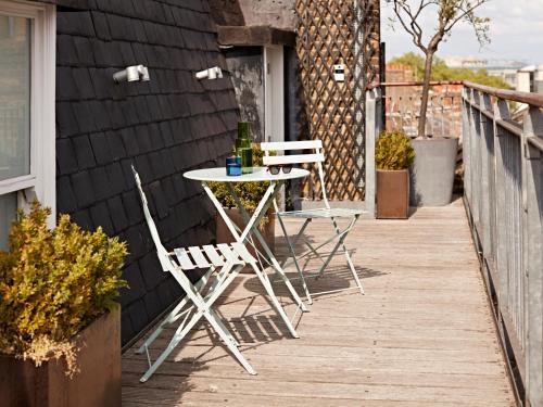 Extra Large Studio Sofa Bed and Shared Terrace del hotel Numa London Bloomsbury. Foto 2