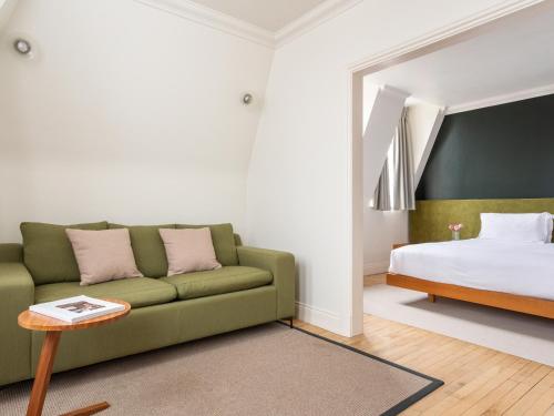 Habitación Triple Deluxe del hotel Sonder Chelsea Green. Foto 2