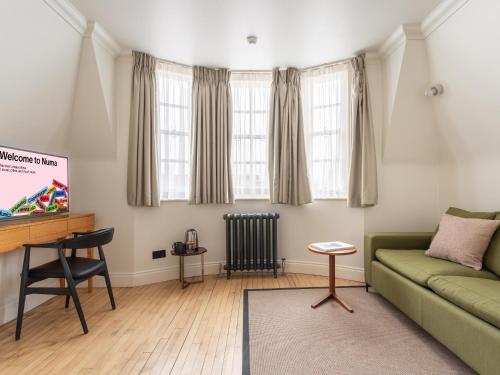 Habitación Triple Deluxe del hotel Sonder Chelsea Green. Foto 5