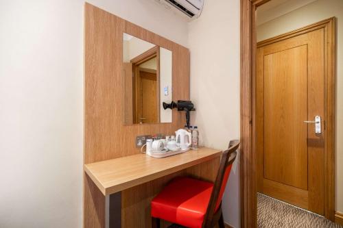 Habitación Triple Estándar del hotel Comfort Inn Hyde Park. Foto 2