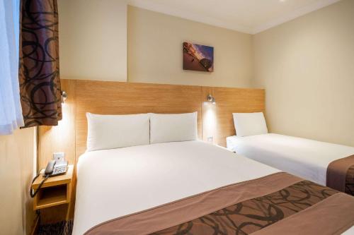 Habitación Triple Estándar del hotel Comfort Inn Hyde Park. Foto 3