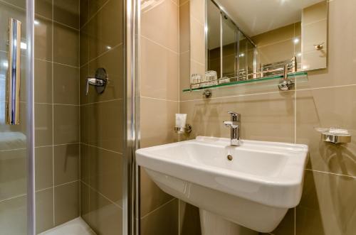 Habitación Individual Económica con baño privado separado del hotel Royal Cambridge