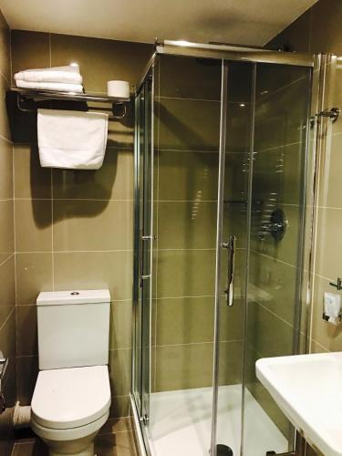 Habitación Individual Económica con baño privado separado del hotel Royal Cambridge. Foto 1