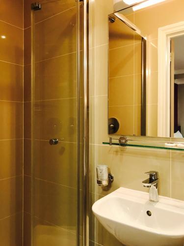 Habitación Triple del hotel Royal Cambridge. Foto 1