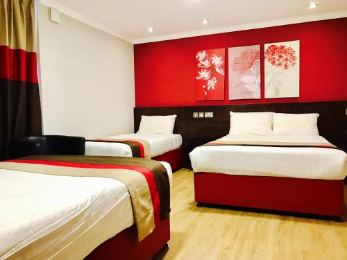 Habitación Familiar con bañera del hotel Royal Cambridge. Foto 4