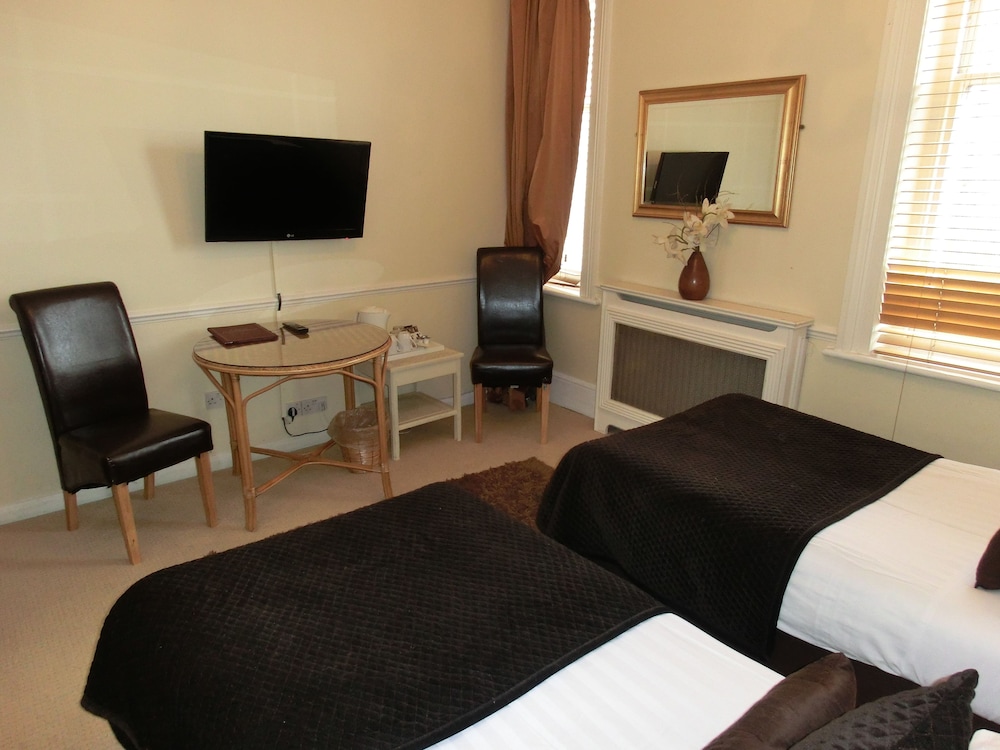 Habitación con 2 camas individuales del hotel Rushmore. Foto 1