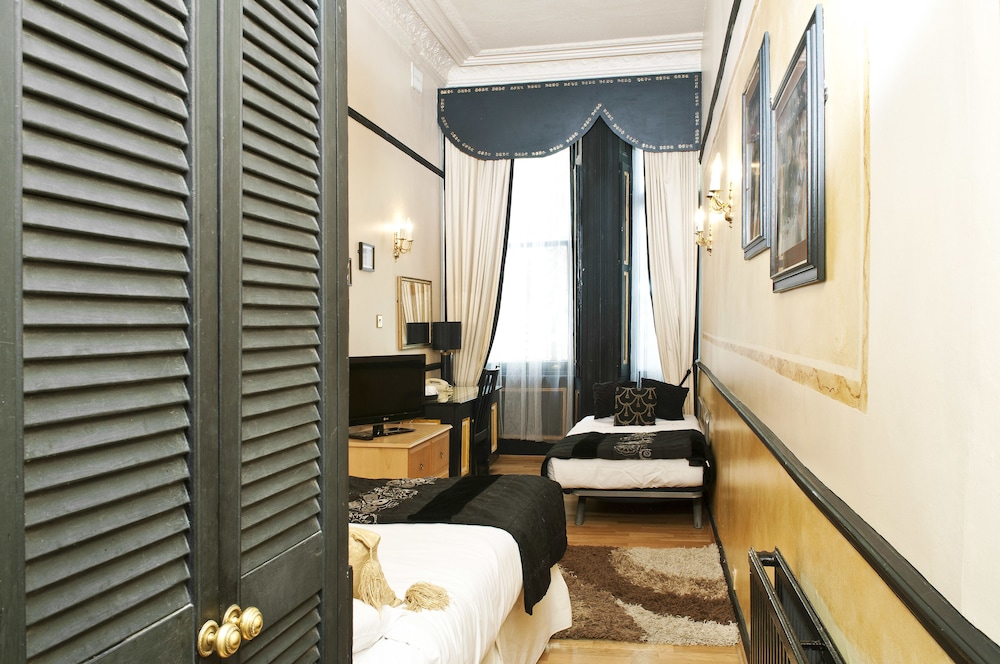 Habitación triple del hotel Rushmore