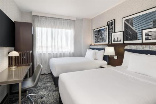 Habitación Doble - 2 camas dobles del hotel Doubletree By Hilton Long Island City, Ny
