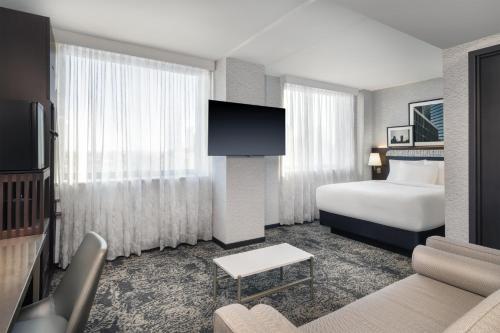 Suite Estudio con sofá cama - 1 cama grande del hotel Doubletree By Hilton Long Island City, Ny. Foto 3