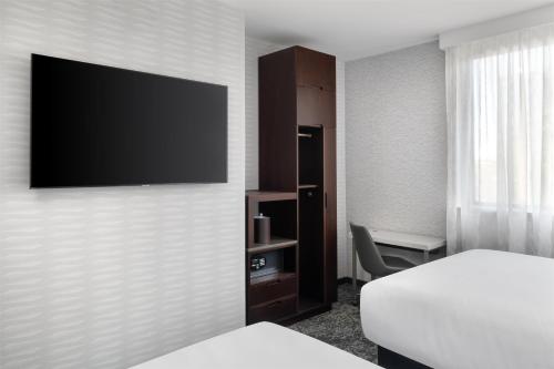 Habitación Doble - Adaptada para personas con discapacidad auditiva - 2 camas dobles del hotel Doubletree By Hilton Long Island City, Ny. Foto 1
