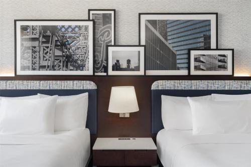 Habitación Doble - Adaptada para personas con discapacidad auditiva - 2 camas dobles del hotel Doubletree By Hilton Long Island City, Ny. Foto 5