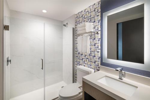 Habitación Doble - adaptada para personas con discapacidad auditiva del hotel Doubletree By Hilton Long Island City, Ny