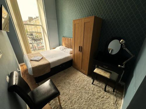 Habitación Doble Estándar del hotel OYO Somerset Baker Street London. Foto 3