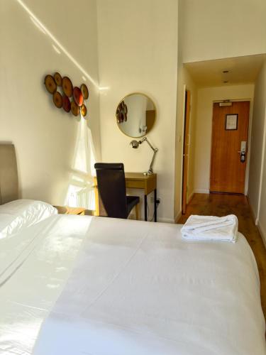 Habitación Doble Estándar del hotel OYO Somerset Baker Street London. Foto 14