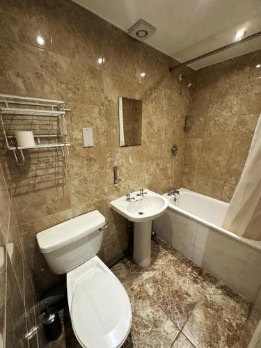 Habitación Cuádruple Estándar del hotel OYO Somerset Baker Street London. Foto 2