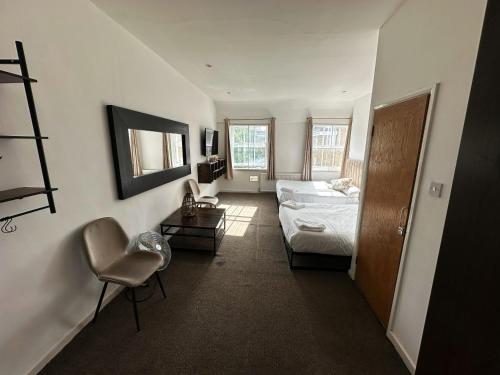 Habitación Cuádruple Estándar del hotel OYO Somerset Baker Street London. Foto 5