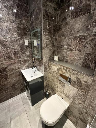 Habitación Cuádruple Estándar del hotel OYO Somerset Baker Street London. Foto 6