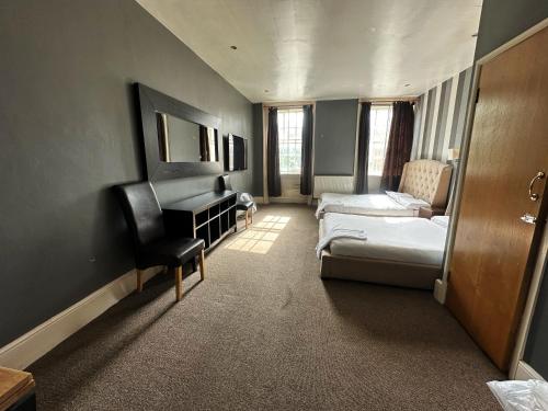 Habitación Cuádruple Estándar del hotel OYO Somerset Baker Street London. Foto 8