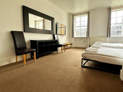 Habitación Cuádruple Estándar del hotel OYO Somerset Baker Street London. Foto 13