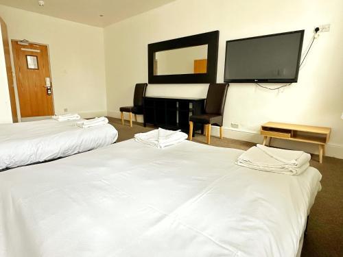 Habitación Cuádruple Estándar del hotel OYO Somerset Baker Street London. Foto 14