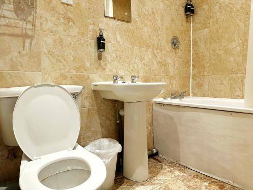 Habitación Cuádruple Estándar del hotel OYO Somerset Baker Street London. Foto 15