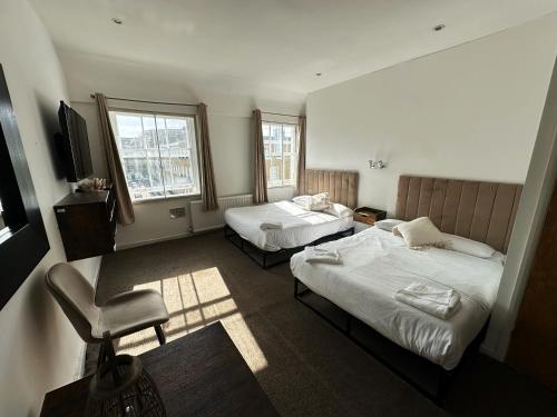 Habitación Familiar Deluxe del hotel OYO Somerset Baker Street London. Foto 5
