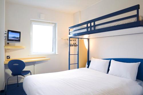 Habitación Doble Estándar del hotel Ibis budget Hannover Hbf. Foto 7