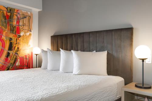 Habitación Estándar - Cama extragrande del hotel Lake Placid Inn Boutique. Foto 4