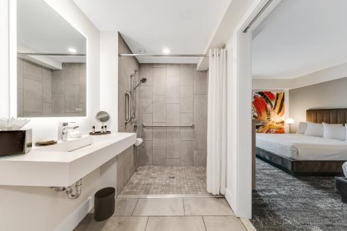 Habitación Cuádruple adaptada para personas con discapacidad del hotel Lake Placid Inn Boutique. Foto 2