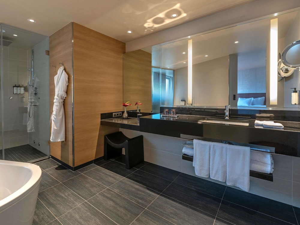 SUITE JUNIOR con 1 cama king size del hotel Sofitel Luxembourg Le Grand Ducal. Foto 5