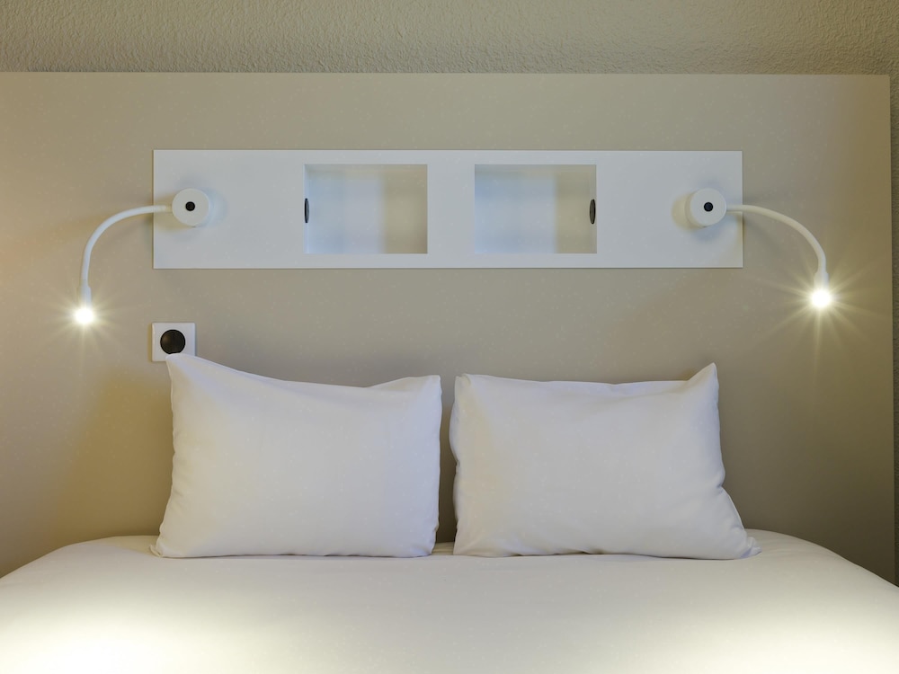 Habitación Doble con cama grande del hotel ibis budget Chilly-Mazarin Les Champarts. Foto 5