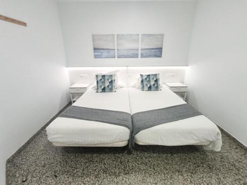 Habitación Doble con balcón del hotel Apartamentos Sol Mar. Foto 1