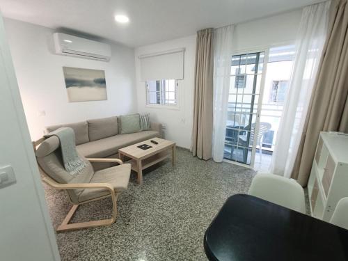 Habitación Doble con balcón del hotel Apartamentos Sol Mar. Foto 5