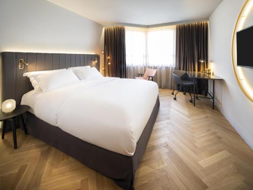 Habitación Superior con cama extragrande del hotel Am Konzerthaus - MGallery Collection. Foto 1