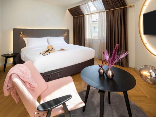 Habitación Deluxe con cama extragrande del hotel Am Konzerthaus - MGallery Collection
