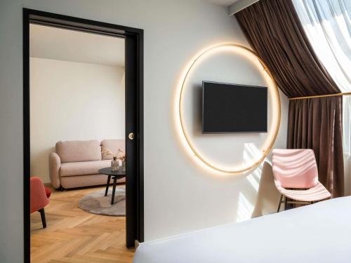 Suite con cama extragrande del hotel Am Konzerthaus - MGallery Collection. Foto 5