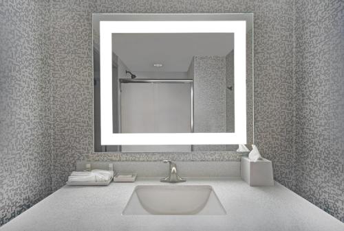 Estudio Deluxe con 2 camas dobles - no fumadores del hotel Home2 Suites By Hilton Utica, Ny. Foto 5