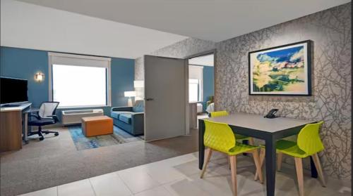 Suite de 1 dormitorio con cama extragrande - No fumadores del hotel Home2 Suites By Hilton Utica, Ny. Foto 4