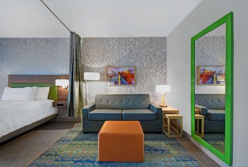 Suite Deluxe con cama extragrande para no fumadores del hotel Home2 Suites By Hilton Utica, Ny. Foto 1