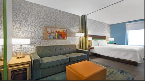 Suite Deluxe con cama extragrande para no fumadores del hotel Home2 Suites By Hilton Utica, Ny. Foto 5