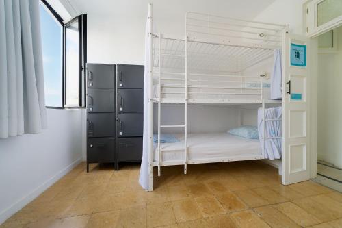 Cama en habitación compartida de 6 camas del hotel Las Palmas by YouRoom. Foto 6