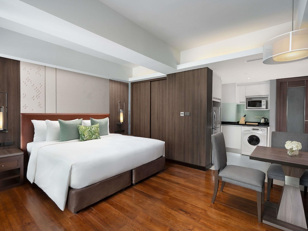 Estudio Comfort, 1 Cama King y 1 Sofá Cama del hotel Novotel Living Bangkok Sukhumvit Legacy. Foto 3